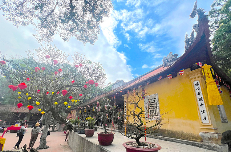 Bộ tượng Tam Thế Phật chùa Côn Sơn là bảo vật quốc gia